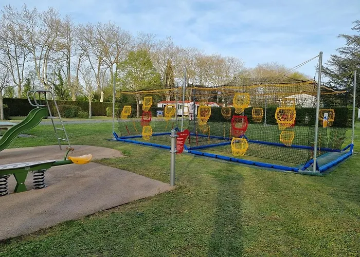 مكان تخييم Le Moulin Du Roy 3*